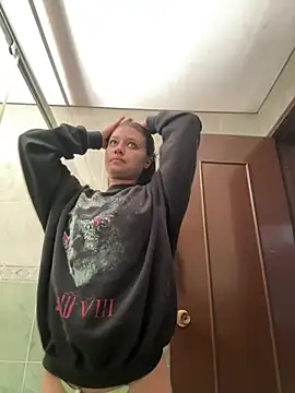 Snapshot of Kyna_euphoria chatting on January 12, 2025, 2:41 pm Kyna euphoria online show from January 12, 2025, 2:41 pm