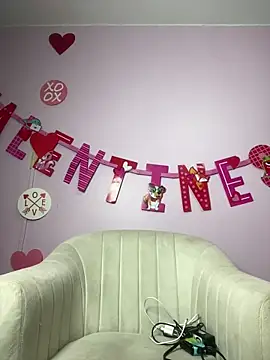 Snapshot of Kyna_euphoria chatting on February 12, 2025, 9:01 pm Kyna euphoria online show from February 12, 2025, 9:01 pm