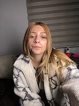 Snapshot of Kyna_euphoria chatting on February 19, 2025, 7:38 pm Kyna euphoria online show from February 19, 2025, 7:38 pm