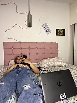 Snapshot of Kyna_euphoria chatting on February 22, 2025, 12:05 am Kyna euphoria online show from February 22, 2025, 12:05 am