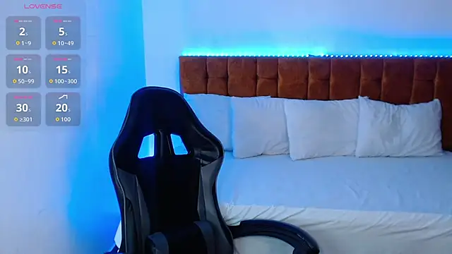 alexiaaross online show from November 19, 2025, 7:36 pm