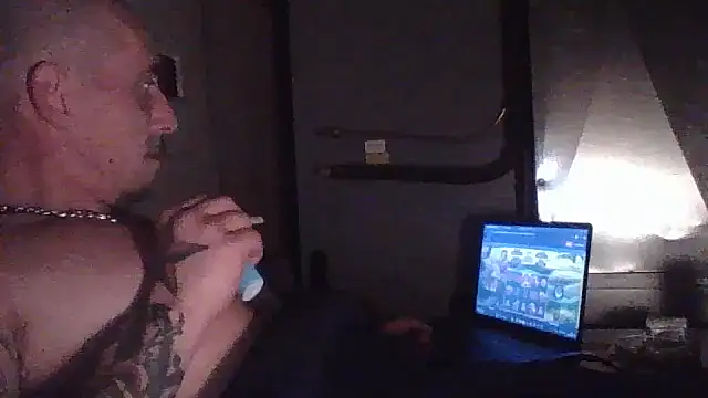 CandiedPompano online show from October 30, 2025, 5:13 pm