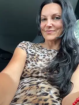 -OLYA- online show from September 17, 2025, 12:40 pm