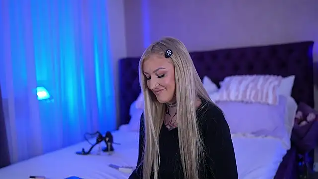 Snapshot of MazeSin chatting on February 13, 2026, 10:55 am MazeSin online show from February 13, 2026, 10:55 am