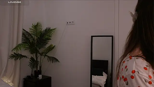 Lilly Colins online show from January 18, 2025, 9:02 pm