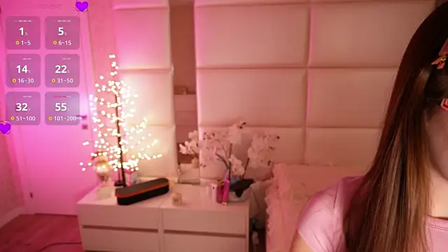 Lilly Colins online show from April 3, 2026, 7:45 pm