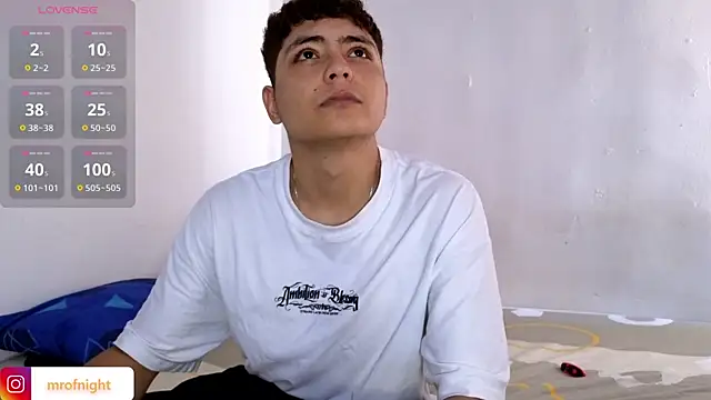 Snapshot of kitty_of_nighttt chatting on December 2, 2025, 8:26 pm kitty of nighttt online show from December 2, 2025, 8:26 pm