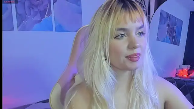 Snapshot of Pretty__zoe chatting on March 12, 2025, 12:20 am Pretty  zoe online show from March 12, 2025, 12:20 am