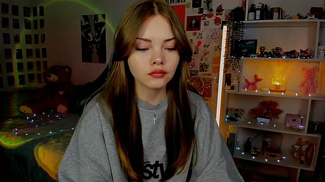 AkiraKatsu online show from April 12, 2026, 10:09 am