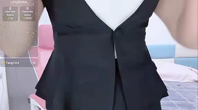 Snapshot of Qwi-V1 chatting on December 22, 2024, 10:58 pm Qwi-V1 online show from December 22, 2024, 10:58 pm