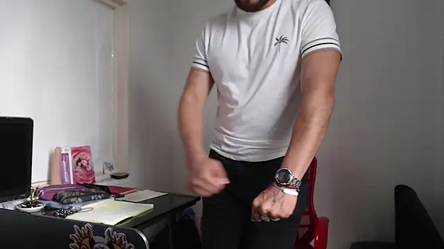 Snapshot of Dylanwish chatting on February 18, 2025, 8:36 pm Dylanwish online show from February 18, 2025, 8:36 pm