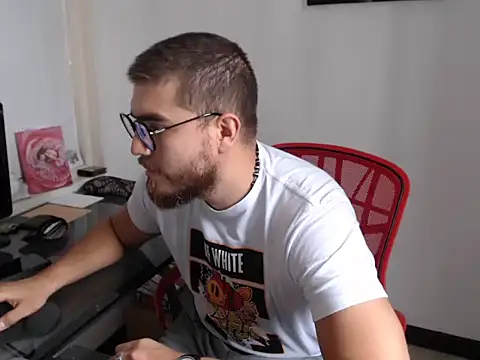 Snapshot of Dylanwish chatting on October 4, 2025, 7:45 pm Dylanwish online show from October 4, 2025, 7:45 pm