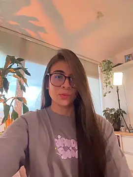 MariaIsabella8 online show from April 15, 2026, 8:31 pm