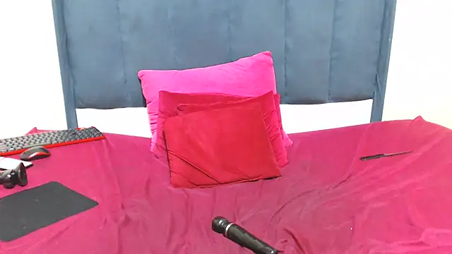 Snapshot of kittykhloe22 chatting on March 3, 2025, 8:43 pm kittykhloe22 online show from March 3, 2025, 8:43 pm