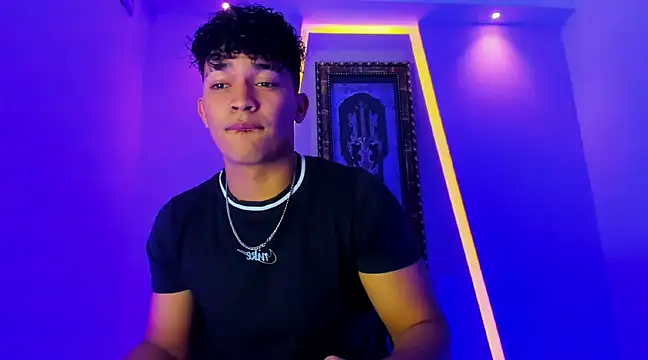 Snapshot of jamescurli_ chatting on December 17, 2024, 4:34 am jamescurli  online show from December 17, 2024, 4:34 am