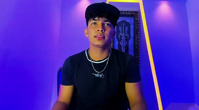 Snapshot of jamescurli_ chatting on December 17, 2024, 7:40 am jamescurli  online show from December 17, 2024, 7:40 am