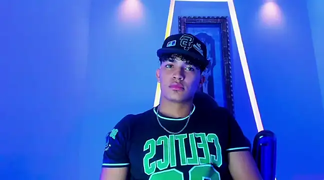 Snapshot of jamescurli_ chatting on December 19, 2024, 7:29 am jamescurli  online show from December 19, 2024, 7:29 am