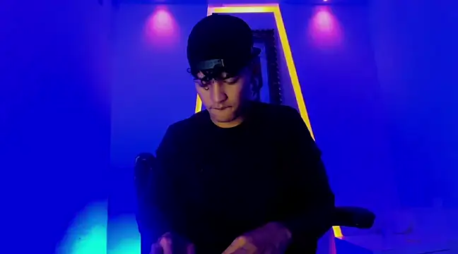 Snapshot of jamescurli_ chatting on December 21, 2024, 4:52 am jamescurli  online show from December 21, 2024, 4:52 am