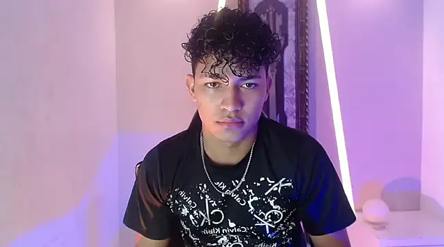 Snapshot of jamescurli_ chatting on December 24, 2024, 6:00 am jamescurli  online show from December 24, 2024, 6:00 am