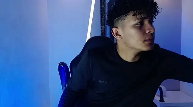 Snapshot of jamescurli_ chatting on December 29, 2024, 4:38 am jamescurli  online show from December 29, 2024, 4:38 am