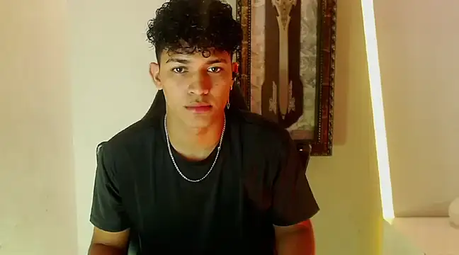 Snapshot of jamescurli_ chatting on January 4, 2025, 4:44 am jamescurli  online show from January 4, 2025, 4:44 am