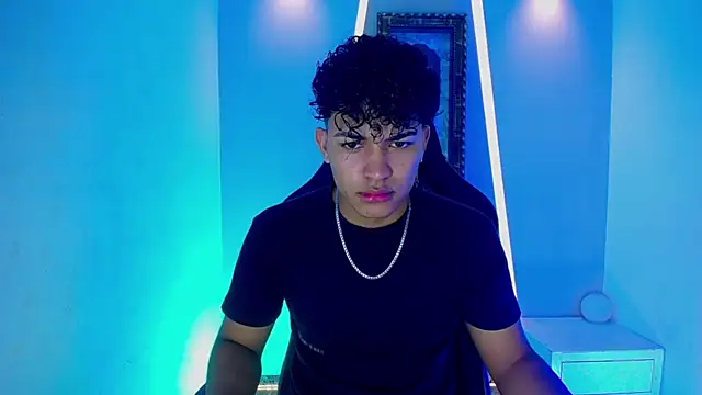 Snapshot of jamescurli_ chatting on January 11, 2025, 4:06 am jamescurli  online show from January 11, 2025, 4:06 am