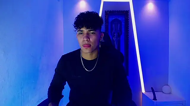 Snapshot of jamescurli_ chatting on January 13, 2025, 5:01 am jamescurli  online show from January 13, 2025, 5:01 am