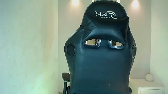 Snapshot of jamescurli_ chatting on January 17, 2025, 5:11 am jamescurli  online show from January 17, 2025, 5:11 am