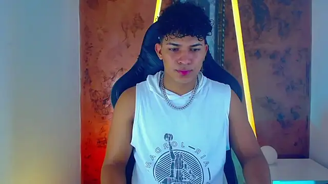 Snapshot of jamescurli_ chatting on February 1, 2025, 4:24 am jamescurli  online show from February 1, 2025, 4:24 am