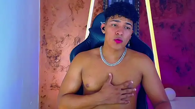 Snapshot of jamescurli_ chatting on February 1, 2025, 10:26 am jamescurli  online show from February 1, 2025, 10:26 am