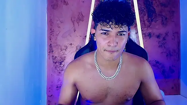 Snapshot of jamescurli_ chatting on February 3, 2025, 11:09 am jamescurli  online show from February 3, 2025, 11:09 am