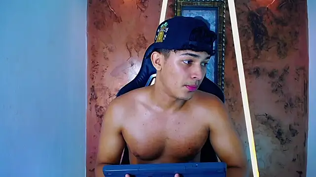 Snapshot of jamescurli_ chatting on February 13, 2025, 5:33 pm jamescurli  online show from February 13, 2025, 5:33 pm