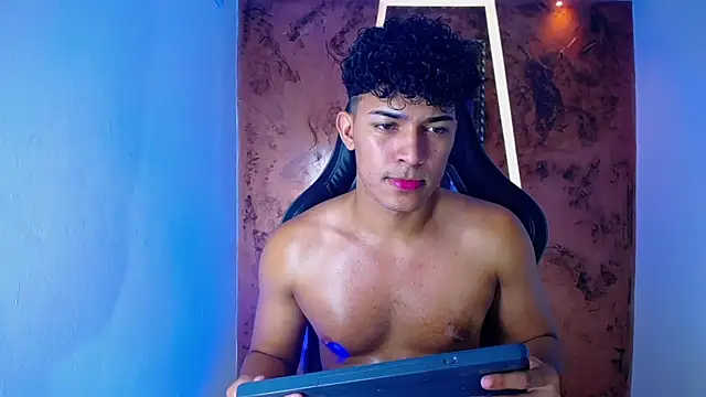 Snapshot of jamescurli_ chatting on February 24, 2025, 7:44 am jamescurli  online show from February 24, 2025, 7:44 am