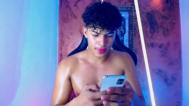 Snapshot of jamescurli_ chatting on March 2, 2025, 11:29 am jamescurli  online show from March 2, 2025, 11:29 am