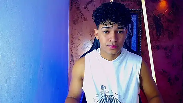 Snapshot of jamescurli_ chatting on March 7, 2025, 5:08 am jamescurli  online show from March 7, 2025, 5:08 am