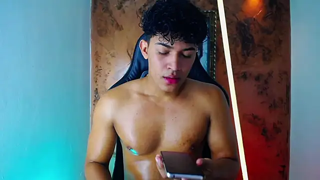 Snapshot of jamescurli_ chatting on March 9, 2025, 5:11 am jamescurli  online show from March 9, 2025, 5:11 am