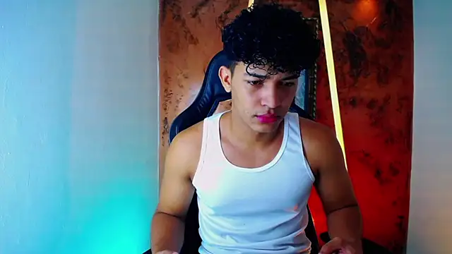 Snapshot of jamescurli_ chatting on March 11, 2025, 5:05 am jamescurli  online show from March 11, 2025, 5:05 am