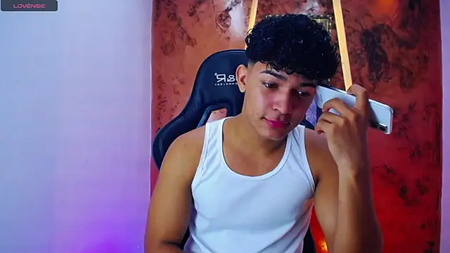 Snapshot of jamescurli_ chatting on March 13, 2025, 5:43 am jamescurli  online show from March 13, 2025, 5:43 am