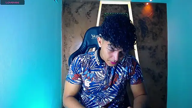 Snapshot of jamescurli_ chatting on March 17, 2025, 5:01 am jamescurli  online show from March 17, 2025, 5:01 am