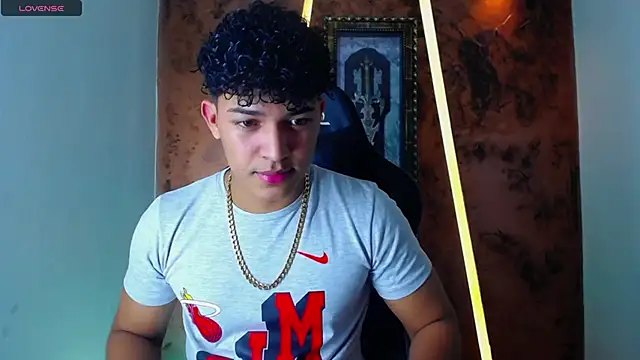 Snapshot of jamescurli_ chatting on March 21, 2025, 4:17 am jamescurli  online show from March 21, 2025, 4:17 am