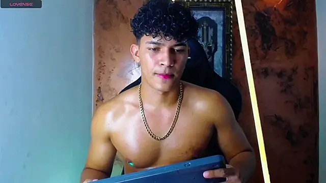 Snapshot of jamescurli_ chatting on March 21, 2025, 10:39 am jamescurli  online show from March 21, 2025, 10:39 am