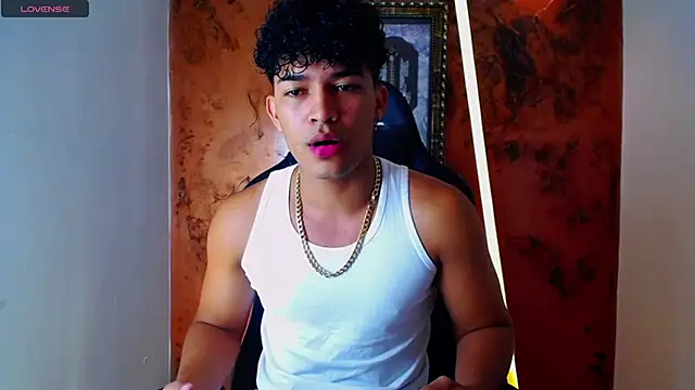 Snapshot of jamescurli_ chatting on March 23, 2025, 5:10 am jamescurli  online show from March 23, 2025, 5:10 am