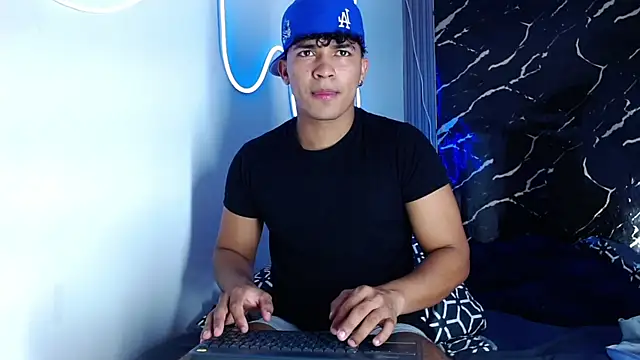 Snapshot of jamescurli_ chatting on October 1, 2025, 2:45 pm jamescurli  online show from October 1, 2025, 2:45 pm