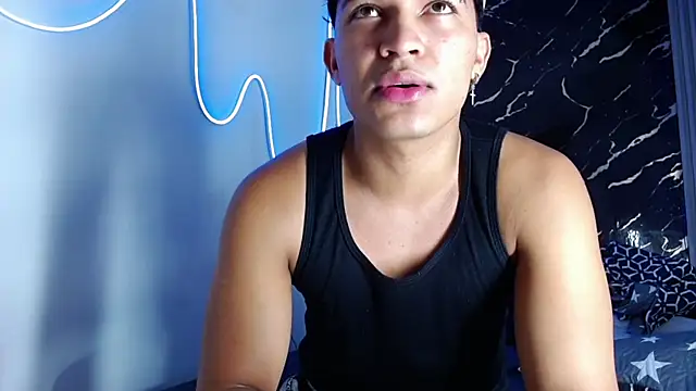 Snapshot of jamescurli_ chatting on October 3, 2025, 4:59 pm jamescurli  online show from October 3, 2025, 4:59 pm