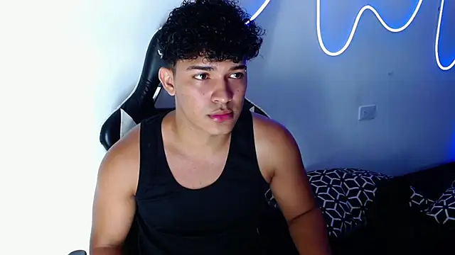 Snapshot of jamescurli_ chatting on October 19, 2025, 5:46 pm jamescurli  online show from October 19, 2025, 5:46 pm