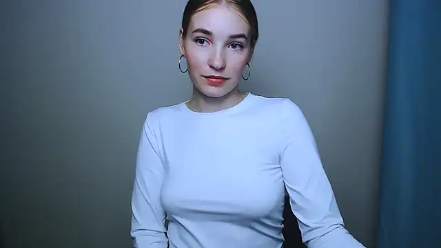 Queen ofLove online show from November 27, 2025, 8:00 pm