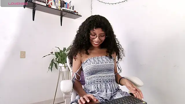 Snapshot of Elektra_williams chatting on December 29, 2024, 11:08 pm Elektra williams online show from December 29, 2024, 11:08 pm