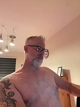 Snapshot of Silverfoxxx-73 chatting on December 13, 2024, 6:10 am Silverfoxxx-73 online show from December 13, 2024, 6:10 am