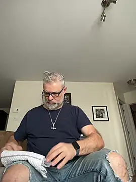 Snapshot of Silverfoxxx-73 chatting on December 27, 2024, 7:24 pm Silverfoxxx-73 online show from December 27, 2024, 7:24 pm