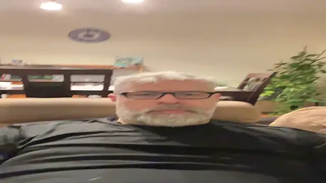 Snapshot of Silverfoxxx-73 chatting on January 10, 2025, 10:04 pm Silverfoxxx-73 online show from January 10, 2025, 10:04 pm
